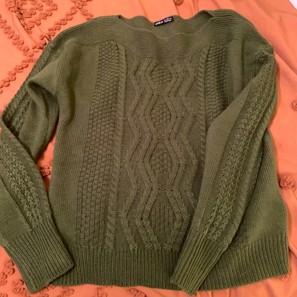 Women’s loose fitting lightweight knit sweater